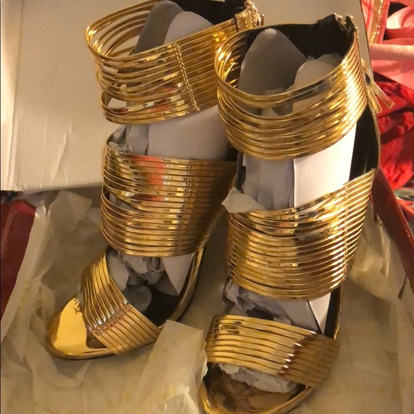 Candy pop gold shoes - Picture 2 of 2